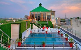 Sallow Royal Suites By Dew Drop